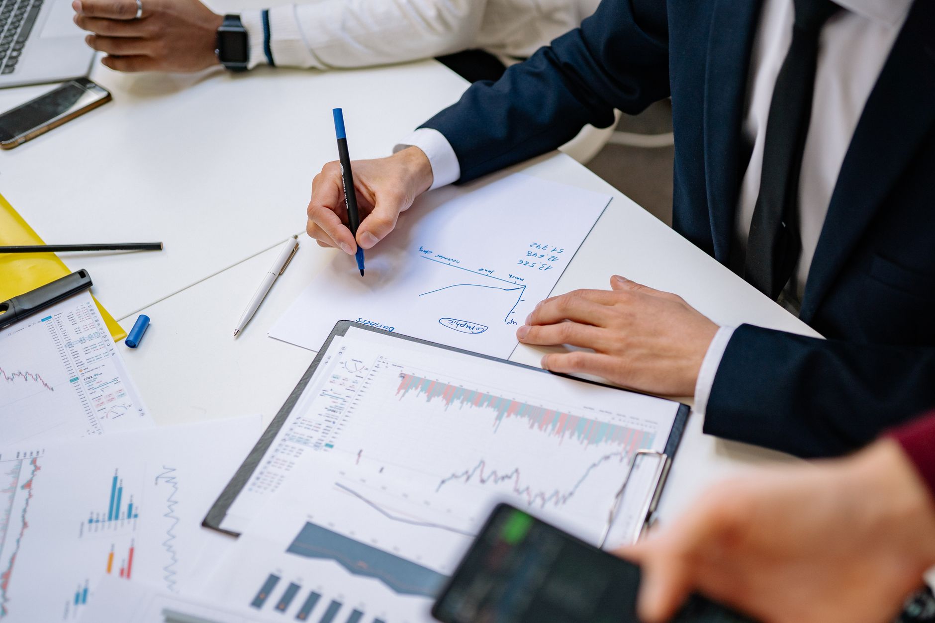 Professionals analyzing financial charts in a corporate setting. — Go to beautiful places and explore them